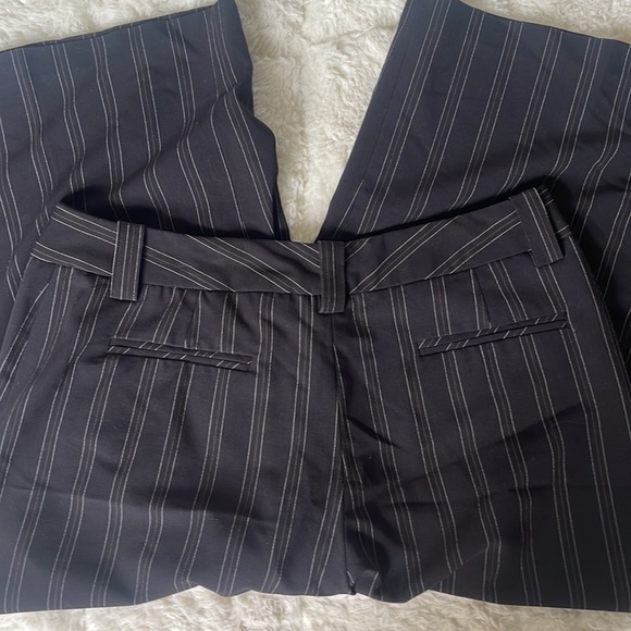 Black pin stripe capris pants size 8 - Picture 4 of 4
